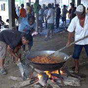 Ramadhan di Pengungsian, Warga Tapsel Potong Sapi